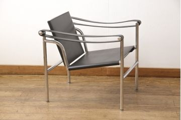 中古　美品　Cassina(カッシーナ)　Le Corbusier(ル・コルビュジエ)　20世紀に作られた椅子の中で銘品に数えられるLC1スリングチェア(アームチェア、椅子)(定価約44万円)(R-052566)