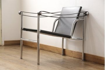 中古　美品　Cassina(カッシーナ)　Le Corbusier(ル・コルビュジエ)　20世紀に作られた椅子の中で銘品に数えられるLC1スリングチェア(アームチェア、椅子)(定価約44万円)(R-052566)