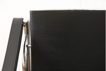 中古　美品　Cassina(カッシーナ)　Le Corbusier(ル・コルビュジエ)　20世紀に作られた椅子の中で銘品に数えられるLC1スリングチェア(アームチェア、椅子)(定価約44万円)(R-052566)