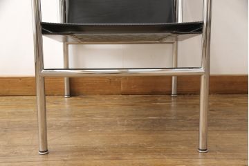 中古　美品　Cassina(カッシーナ)　Le Corbusier(ル・コルビュジエ)　20世紀に作られた椅子の中で銘品に数えられるLC1スリングチェア(アームチェア、椅子)(定価約44万円)(R-052566)