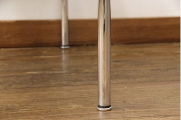 中古　美品　Cassina(カッシーナ)　Le Corbusier(ル・コルビュジエ)　20世紀に作られた椅子の中で銘品に数えられるLC1スリングチェア(アームチェア、椅子)(定価約44万円)(R-052566)