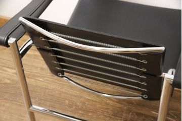 中古　美品　Cassina(カッシーナ)　Le Corbusier(ル・コルビュジエ)　20世紀に作られた椅子の中で銘品に数えられるLC1スリングチェア(アームチェア、椅子)(定価約44万円)(R-052566)