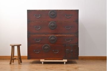 中古　前面ケヤキ材　モダンな空間にも取り入れやすい大ぶりな相馬箪笥(和箪笥、重ね箪笥、衣装箪笥、引き出し、チェスト)(R-052573)