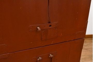 中古　前面ケヤキ材　モダンな空間にも取り入れやすい大ぶりな相馬箪笥(和箪笥、重ね箪笥、衣装箪笥、引き出し、チェスト)(R-052573)