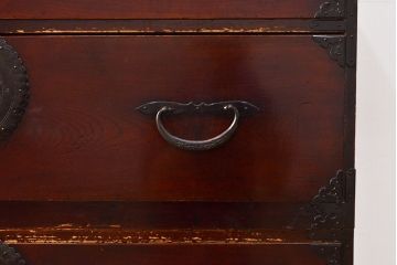 中古　前面ケヤキ材　モダンな空間にも取り入れやすい大ぶりな相馬箪笥(和箪笥、重ね箪笥、衣装箪笥、引き出し、チェスト)(R-052573)