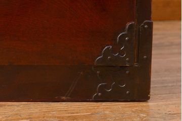 中古　前面ケヤキ材　モダンな空間にも取り入れやすい相馬箪笥・上段(和箪笥、重ね箪笥、衣装箪笥、引き出し、チェスト)(R-052574)