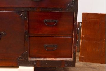 中古　前面ケヤキ材　モダンな空間にも取り入れやすい相馬箪笥・下段(和箪笥、重ね箪笥、衣装箪笥、引き出し、チェスト)(R-052575)