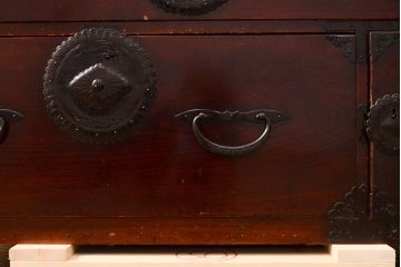 中古　前面ケヤキ材　モダンな空間にも取り入れやすい相馬箪笥・下段(和箪笥、重ね箪笥、衣装箪笥、引き出し、チェスト)(R-052575)