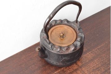 古い　龍文堂　鉄瓶(取手銀象嵌、カラス図、茶道具)(R-052578)