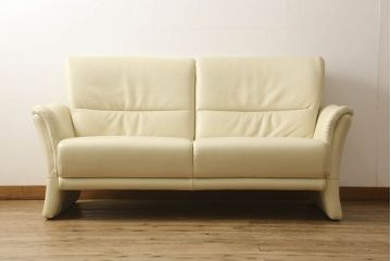 中古　美品　IDC大塚家具取り扱い　高級ブランド　himolla(ヒモラ)　Kassel(カッセル)　高級感ある佇まいの本革2人掛けソファ(定価約40万円)(二人掛けソファ)(R-052584)