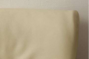 中古　美品　IDC大塚家具取り扱い　高級ブランド　himolla(ヒモラ)　Kassel(カッセル)　高級感ある佇まいの本革2人掛けソファ(定価約40万円)(二人掛けソファ)(R-052584)