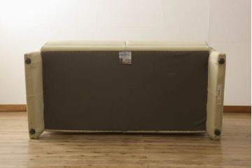 中古　美品　IDC大塚家具取り扱い　高級ブランド　himolla(ヒモラ)　Kassel(カッセル)　高級感ある佇まいの本革2人掛けソファ(定価約40万円)(二人掛けソファ)(R-052584)