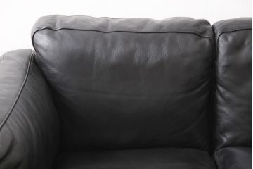 中古美品　IDC大塚家具　高級ブランド　Domicil(ドミシール)　本革が高級感溢れる3人掛けソファ(定価約55万円)(三人掛けソファ、3P)(R-052585)