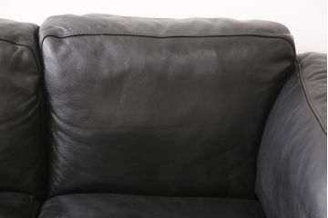 中古美品　IDC大塚家具　高級ブランド　Domicil(ドミシール)　本革が高級感溢れる3人掛けソファ(定価約55万円)(三人掛けソファ、3P)(R-052585)