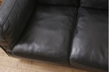 中古美品　IDC大塚家具　高級ブランド　Domicil(ドミシール)　本革が高級感溢れる3人掛けソファ(定価約55万円)(三人掛けソファ、3P)(R-052585)
