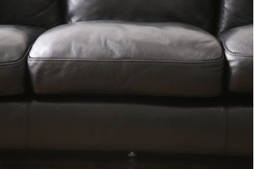 中古美品　IDC大塚家具　高級ブランド　Domicil(ドミシール)　本革が高級感溢れる3人掛けソファ(定価約55万円)(三人掛けソファ、3P)(R-052585)