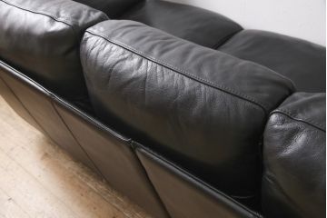 中古美品　IDC大塚家具　高級ブランド　Domicil(ドミシール)　本革が高級感溢れる3人掛けソファ(定価約55万円)(三人掛けソファ、3P)(R-052585)
