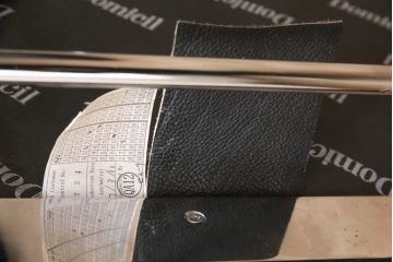 中古美品　IDC大塚家具　高級ブランド　Domicil(ドミシール)　本革が高級感溢れる3人掛けソファ(定価約55万円)(三人掛けソファ、3P)(R-052585)