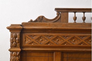 高級品　イギリスアンティーク　マホガニー材　繊細な彫刻が美しい凝ったつくりの高級ベッドフレーム(ダブル)(R-052587)