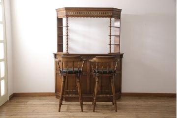 中古　美品　イギリス輸入家具　アンティーク調　大人の空間づくりにぴったりなバーカウンターセット(収納棚、飾り棚、キャビネット、アームチェア)(R-052589)