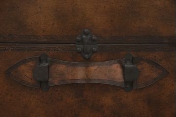 中古　極美品　イギリス　THEODORE ALEXANDER(セオドア アレキサンダー)　一風変わったデザインが面白いトランクテーブル(定価約40万円)(センターテーブル、ローテーブル)(R-052592)
