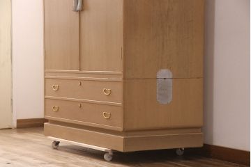 中古　大阪　飾り金具と房飾りが目を惹く泉州総桐箪笥(桐たんす、和タンス、ワードローブ、胴厚、柾目、四方丸)(R-052593)