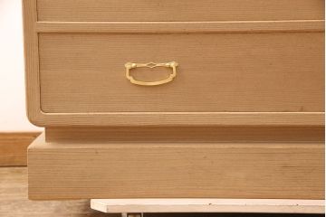 中古　大阪　飾り金具と房飾りが目を惹く泉州総桐箪笥(桐たんす、和タンス、ワードローブ、胴厚、柾目、四方丸)(R-052593)
