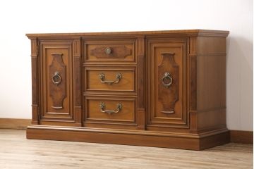 中古　美品　DREXEL HERITAGE(ドレクセルヘリテイジ)　FRANCESCA(フランチェスカ)シリーズ　上品なモールディングの装飾が高級感を高めるサイドボード(クレデンザ、クリデンザ、収納棚、キャビネット、サイドキャビネット)(R-052595)