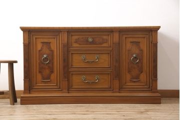 中古　美品　DREXEL HERITAGE(ドレクセルヘリテイジ)　FRANCESCA(フランチェスカ)シリーズ　上品なモールディングの装飾が高級感を高めるサイドボード(クレデンザ、クリデンザ、収納棚、キャビネット、サイドキャビネット)(R-052595)