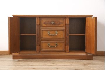 中古　美品　DREXEL HERITAGE(ドレクセルヘリテイジ)　FRANCESCA(フランチェスカ)シリーズ　上品なモールディングの装飾が高級感を高めるサイドボード(クレデンザ、クリデンザ、収納棚、キャビネット、サイドキャビネット)(R-052595)