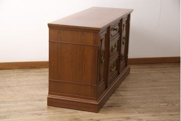 中古　美品　DREXEL HERITAGE(ドレクセルヘリテイジ)　FRANCESCA(フランチェスカ)シリーズ　上品なモールディングの装飾が高級感を高めるサイドボード(クレデンザ、クリデンザ、収納棚、キャビネット、サイドキャビネット)(R-052595)