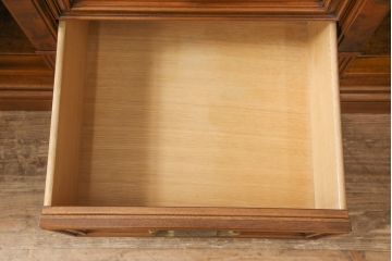 中古　美品　DREXEL HERITAGE(ドレクセルヘリテイジ)　FRANCESCA(フランチェスカ)シリーズ　上品なモールディングの装飾が高級感を高めるサイドボード(クレデンザ、クリデンザ、収納棚、キャビネット、サイドキャビネット)(R-052595)