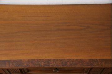 中古　美品　DREXEL HERITAGE(ドレクセルヘリテイジ)　FRANCESCA(フランチェスカ)シリーズ　上品なモールディングの装飾が高級感を高めるサイドボード(クレデンザ、クリデンザ、収納棚、キャビネット、サイドキャビネット)(R-052595)
