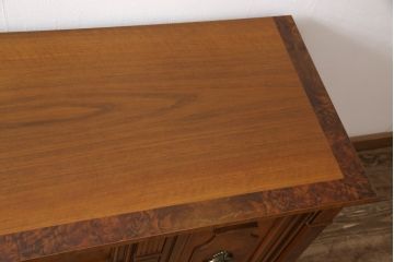 中古　美品　DREXEL HERITAGE(ドレクセルヘリテイジ)　FRANCESCA(フランチェスカ)シリーズ　上品なモールディングの装飾が高級感を高めるサイドボード(クレデンザ、クリデンザ、収納棚、キャビネット、サイドキャビネット)(R-052595)