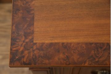 中古　美品　DREXEL HERITAGE(ドレクセルヘリテイジ)　FRANCESCA(フランチェスカ)シリーズ　上品なモールディングの装飾が高級感を高めるサイドボード(クレデンザ、クリデンザ、収納棚、キャビネット、サイドキャビネット)(R-052595)