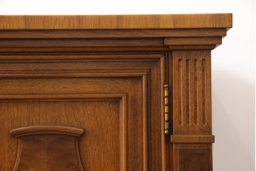 中古　美品　DREXEL HERITAGE(ドレクセルヘリテイジ)　FRANCESCA(フランチェスカ)シリーズ　上品なモールディングの装飾が高級感を高めるサイドボード(クレデンザ、クリデンザ、収納棚、キャビネット、サイドキャビネット)(R-052595)