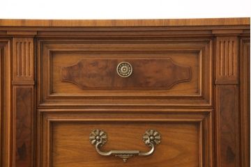 中古　美品　DREXEL HERITAGE(ドレクセルヘリテイジ)　FRANCESCA(フランチェスカ)シリーズ　上品なモールディングの装飾が高級感を高めるサイドボード(クレデンザ、クリデンザ、収納棚、キャビネット、サイドキャビネット)(R-052595)