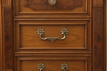 中古　美品　DREXEL HERITAGE(ドレクセルヘリテイジ)　FRANCESCA(フランチェスカ)シリーズ　上品なモールディングの装飾が高級感を高めるサイドボード(クレデンザ、クリデンザ、収納棚、キャビネット、サイドキャビネット)(R-052595)