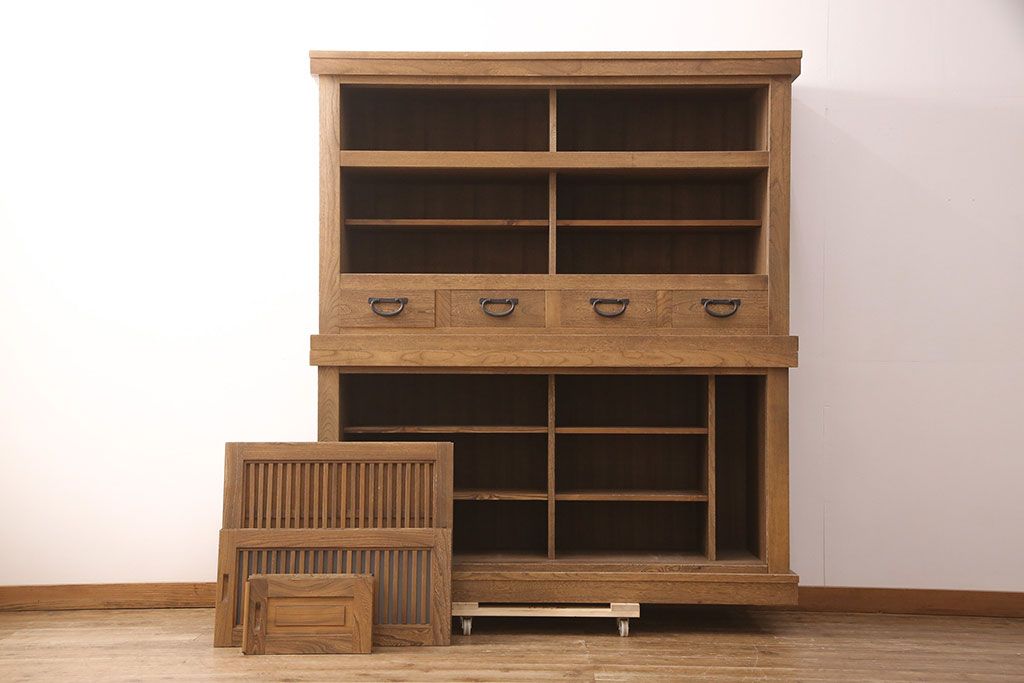 中古　美品　国産手造り家具　ケヤキ材製　品のある佇まいが上質な和の空間にぴったりな水屋箪笥(定価約66万円)(食器棚、収納棚、和風キャビネット、重ねタンス)(R-052598)