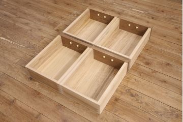 中古　美品　国産手造り家具　ケヤキ材製　品のある佇まいが上質な和の空間にぴったりな水屋箪笥(定価約66万円)(食器棚、収納棚、和風キャビネット、重ねタンス)(R-052598)