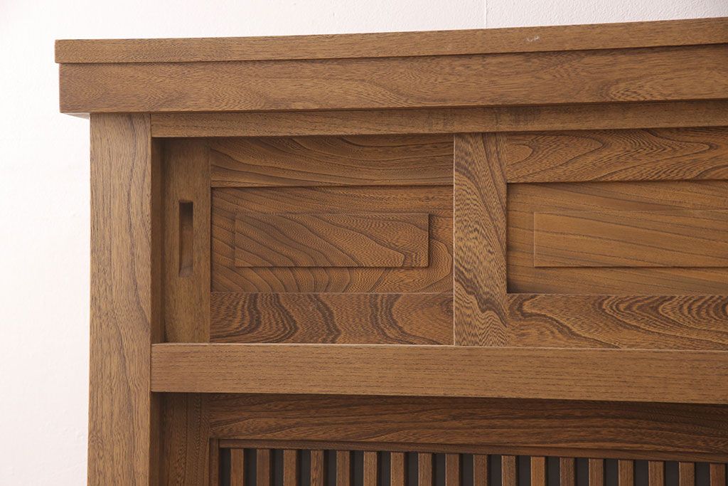 中古　美品　国産手造り家具　ケヤキ材製　品のある佇まいが上質な和の空間にぴったりな水屋箪笥(定価約66万円)(食器棚、収納棚、和風キャビネット、重ねタンス)(R-052598)