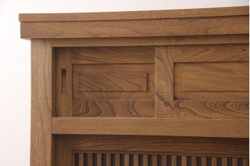 中古　美品　国産手造り家具　ケヤキ材製　品のある佇まいが上質な和の空間にぴったりな水屋箪笥(定価約66万円)(食器棚、収納棚、和風キャビネット、重ねタンス)(R-052598)