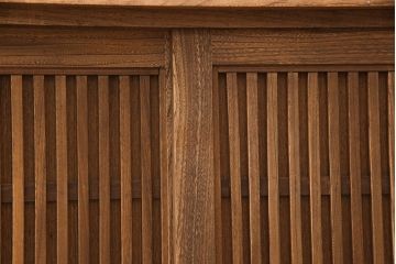 中古　美品　国産手造り家具　ケヤキ材製　品のある佇まいが上質な和の空間にぴったりな水屋箪笥(定価約66万円)(食器棚、収納棚、和風キャビネット、重ねタンス)(R-052598)