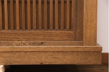 中古　美品　国産手造り家具　ケヤキ材製　品のある佇まいが上質な和の空間にぴったりな水屋箪笥(定価約66万円)(食器棚、収納棚、和風キャビネット、重ねタンス)(R-052598)