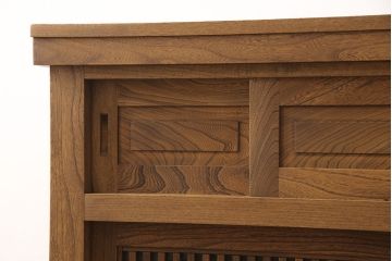 中古　美品　国産手造り家具　ケヤキ材製　品のある佇まいが上質な和の空間にぴったりな水屋箪笥・上段(食器棚、収納棚、サイドボード、和風キャビネット)(R-052599)