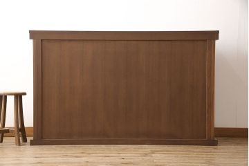 中古　美品　国産手造り家具　ケヤキ材製　品のある佇まいが上質な和の空間にぴったりな水屋箪笥・上段(食器棚、収納棚、サイドボード、和風キャビネット)(R-052599)