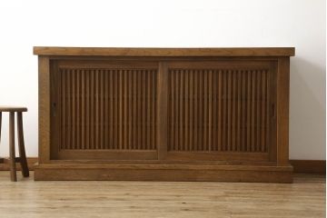 中古　美品　国産手造り家具　ケヤキ材製　品のある佇まいが上質な和の空間にぴったりな水屋箪笥サイドボード(食器棚、収納棚、和風キャビネット)(R-052600)
