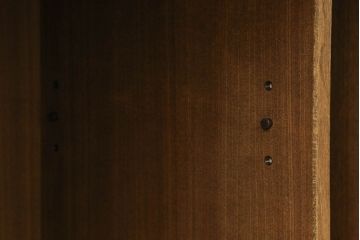 中古　美品　国産手造り家具　ケヤキ材製　品のある佇まいが上質な和の空間にぴったりな水屋箪笥サイドボード(食器棚、収納棚、和風キャビネット)(R-052600)