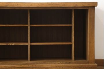 中古　美品　国産手造り家具　ケヤキ材製　品のある佇まいが上質な和の空間にぴったりな水屋箪笥サイドボード(食器棚、収納棚、和風キャビネット)(R-052600)