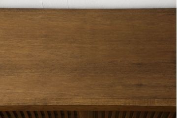 中古　美品　国産手造り家具　ケヤキ材製　品のある佇まいが上質な和の空間にぴったりな水屋箪笥サイドボード(食器棚、収納棚、和風キャビネット)(R-052600)